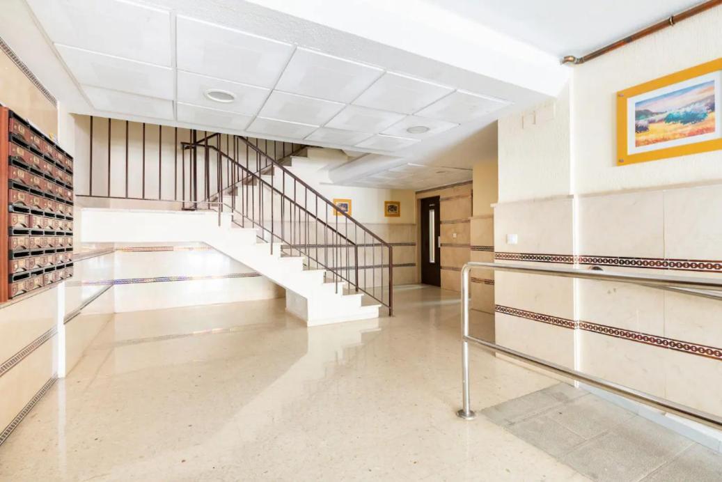 Apartamento Amplio Con 4 Habitaciones Y 2 Banos - Great Apartment With 4 Rooms - 2 Baths Sevilla Exterior foto
