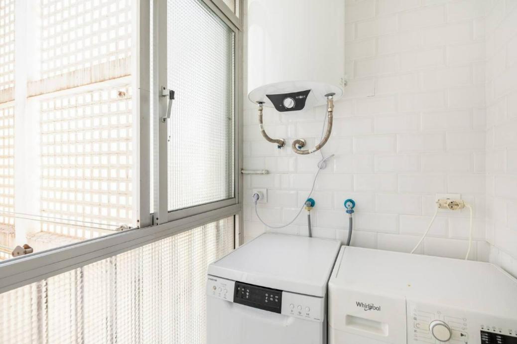 Apartamento Amplio Con 4 Habitaciones Y 2 Banos - Great Apartment With 4 Rooms - 2 Baths Sevilla Exterior foto