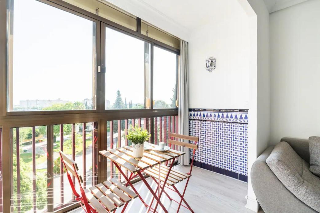 Apartamento Amplio Con 4 Habitaciones Y 2 Banos - Great Apartment With 4 Rooms - 2 Baths Sevilla Exterior foto