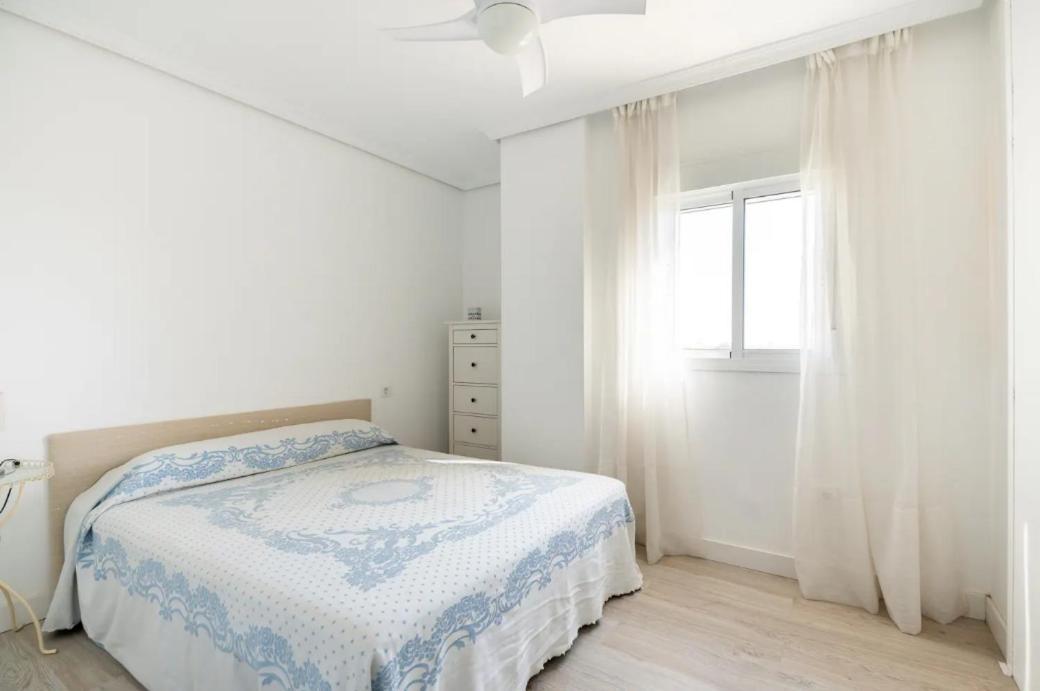 Apartamento Amplio Con 4 Habitaciones Y 2 Banos - Great Apartment With 4 Rooms - 2 Baths Sevilla Exterior foto
