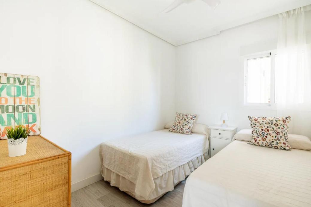 Apartamento Amplio Con 4 Habitaciones Y 2 Banos - Great Apartment With 4 Rooms - 2 Baths Sevilla Exterior foto