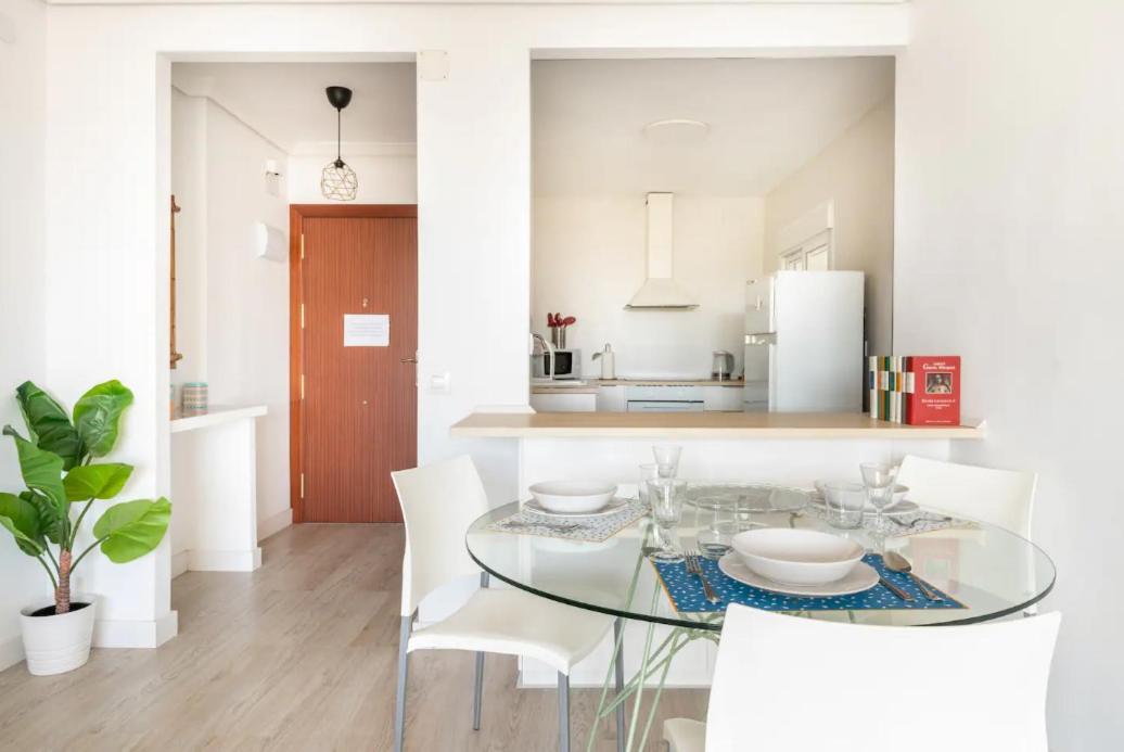 Apartamento Amplio Con 4 Habitaciones Y 2 Banos - Great Apartment With 4 Rooms - 2 Baths Sevilla Exterior foto