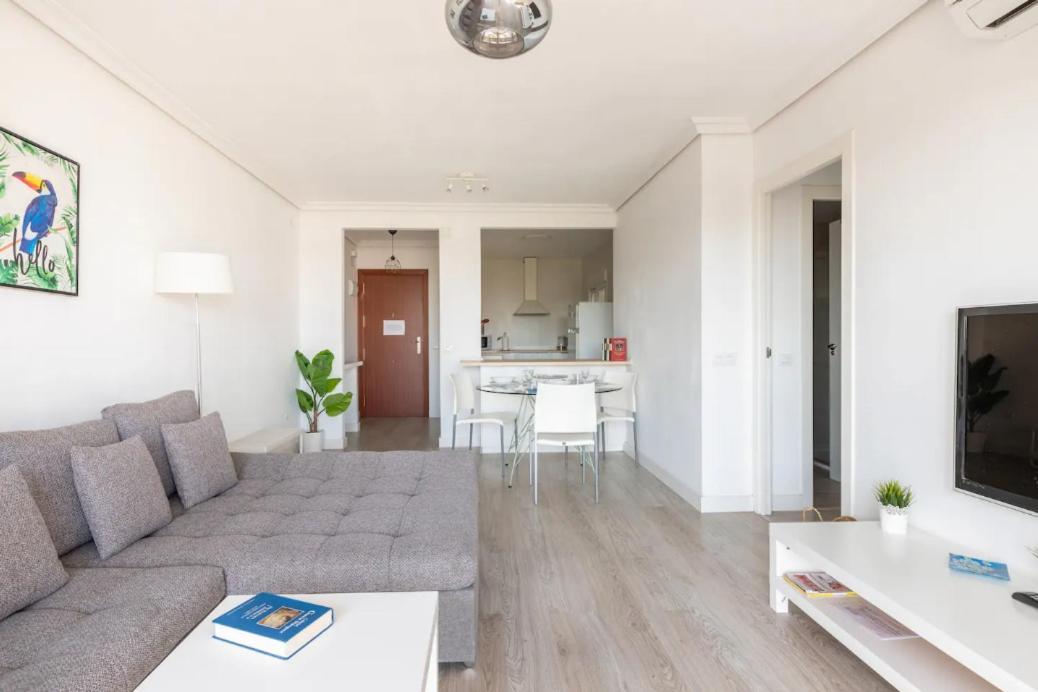 Apartamento Amplio Con 4 Habitaciones Y 2 Banos - Great Apartment With 4 Rooms - 2 Baths Sevilla Exterior foto