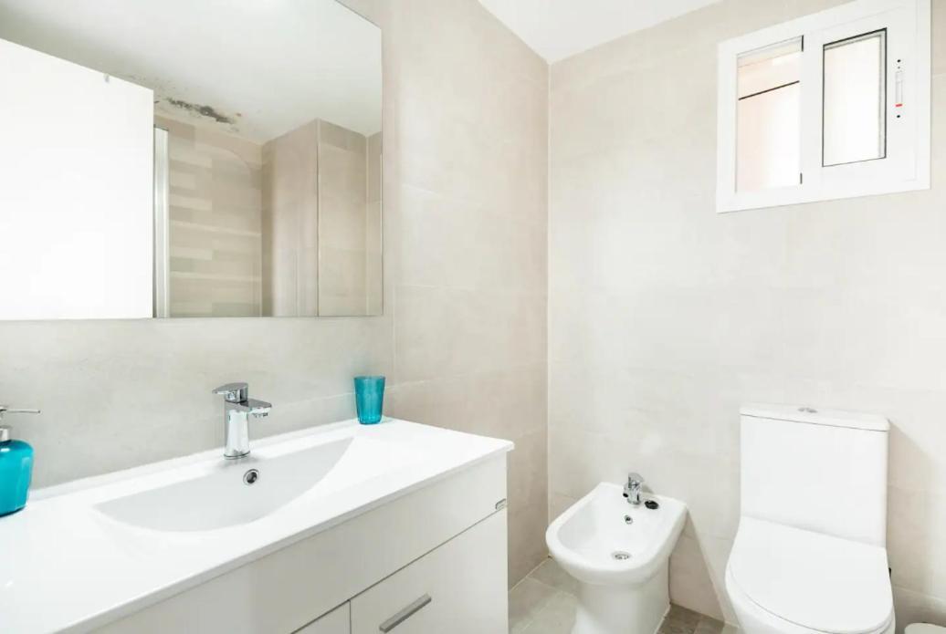 Apartamento Amplio Con 4 Habitaciones Y 2 Banos - Great Apartment With 4 Rooms - 2 Baths Sevilla Exterior foto
