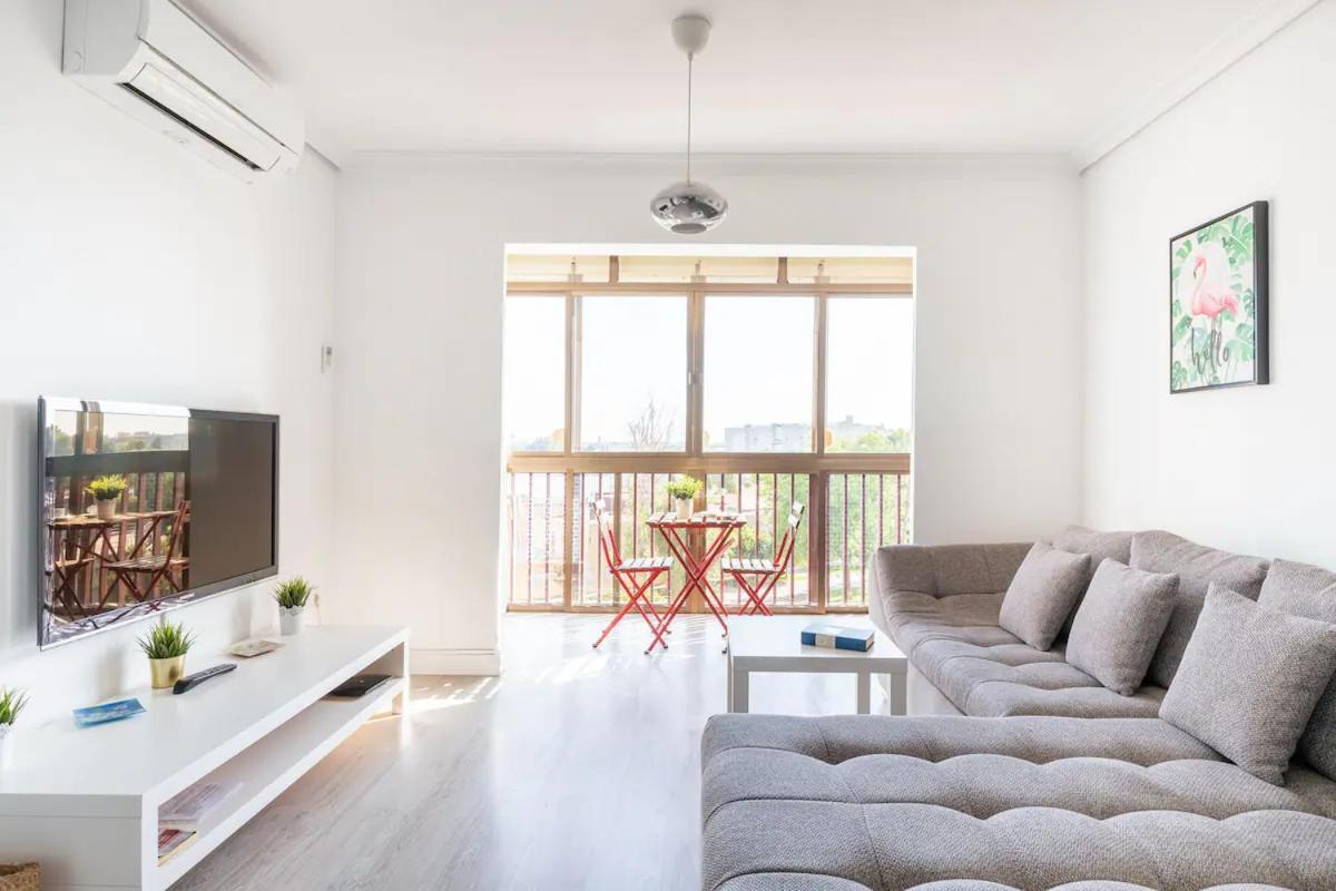 Apartamento Amplio Con 4 Habitaciones Y 2 Banos - Great Apartment With 4 Rooms - 2 Baths Sevilla Exterior foto